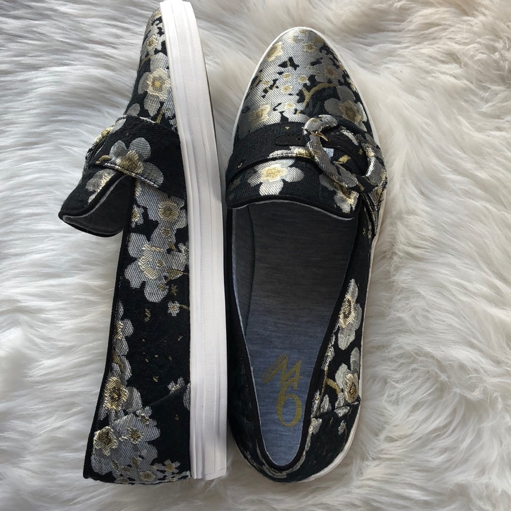 NWOT Nine West Floral Flats